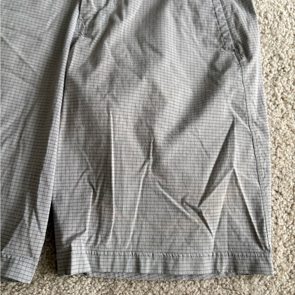 Lululemon grey w/black Plaid Flat Front Chino Gray Shorts Mens Inseam 10 Size 31 - Picture 4 of 12